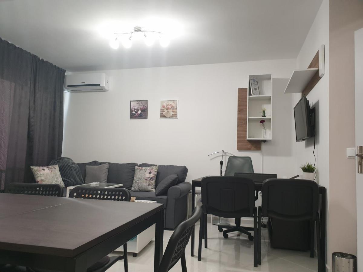 New The Twins Varna Two-Bedroom, Apt 5 At 15 Tsani Ginchev Street, Floor 3 Buitenkant foto
