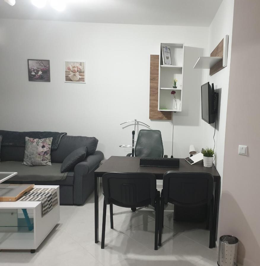 New The Twins Varna Two-Bedroom, Apt 5 At 15 Tsani Ginchev Street, Floor 3 Buitenkant foto