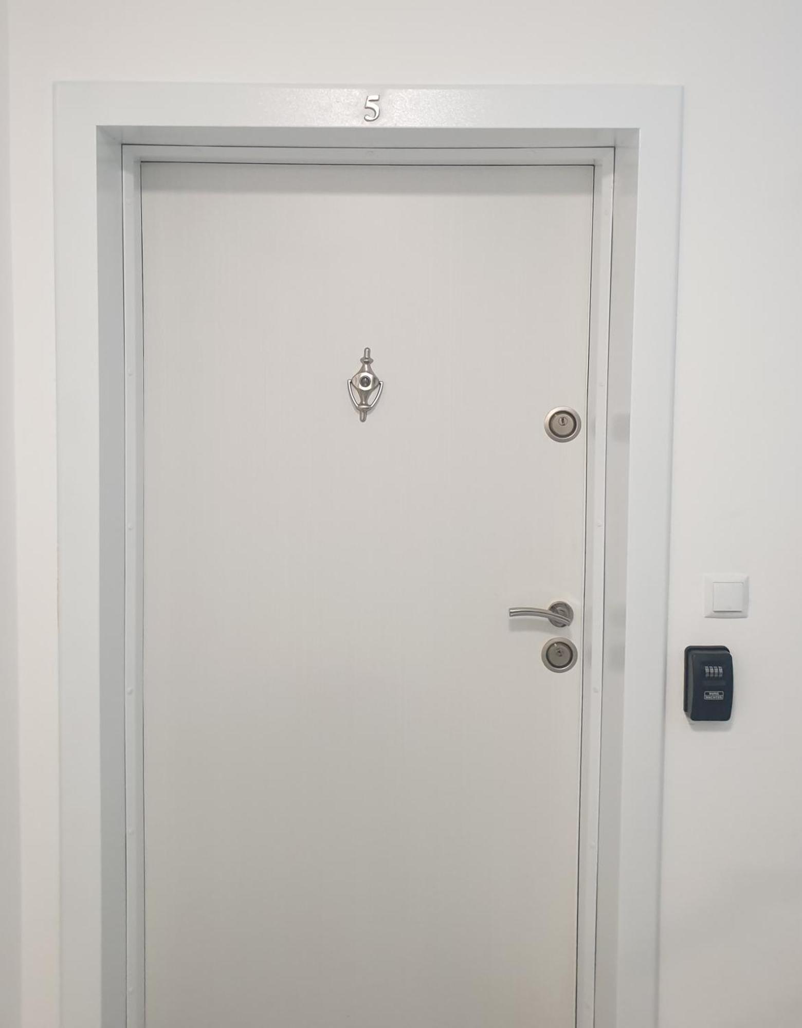 New The Twins Varna Two-Bedroom, Apt 5 At 15 Tsani Ginchev Street, Floor 3 Buitenkant foto